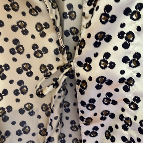 Disney 2pc. Lounging set with pants and robe. Shiny, silky appearance. Size S/M - Picture 4 of 14